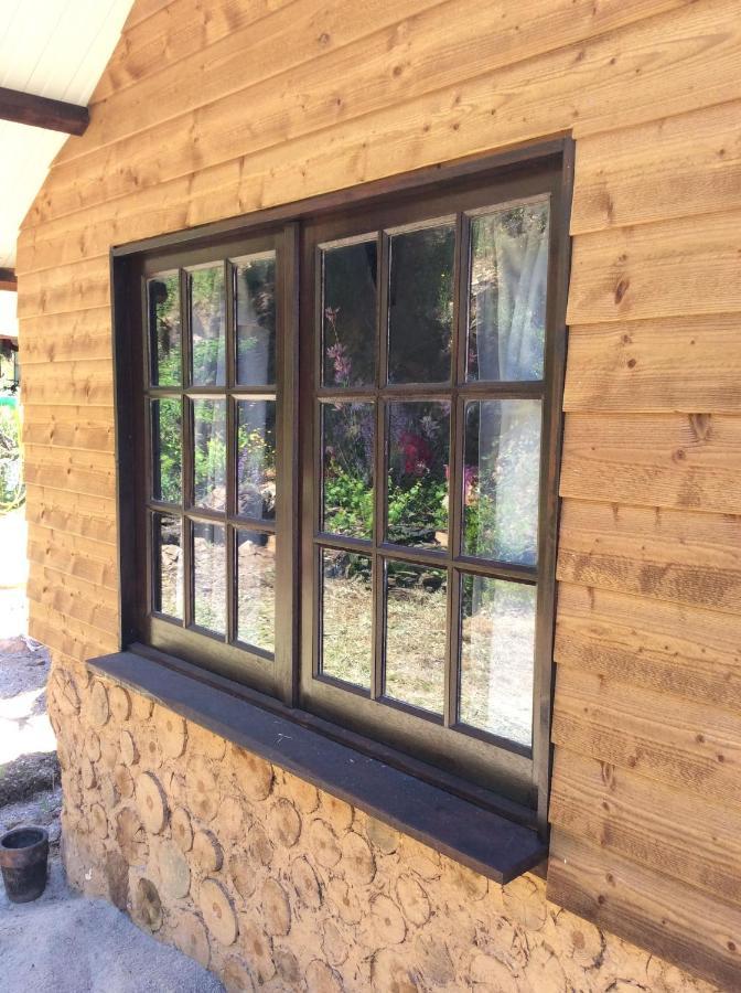 Unique Tiny House With Natural Building Techniques 피게이로 두스 비뉴스 외부 사진