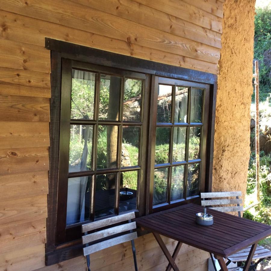 Unique Tiny House With Natural Building Techniques 피게이로 두스 비뉴스 외부 사진