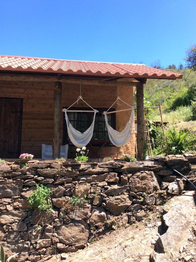 Unique Tiny House With Natural Building Techniques 피게이로 두스 비뉴스 외부 사진