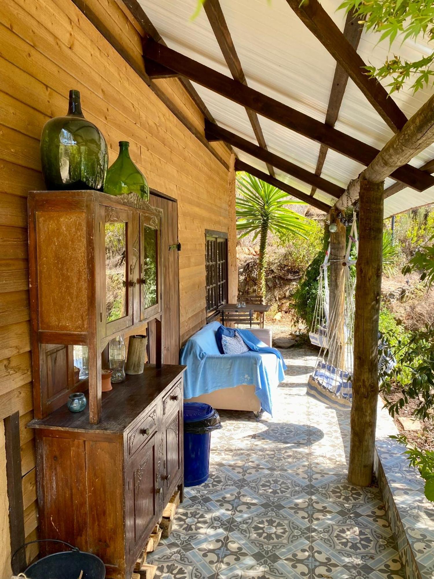 Unique Tiny House With Natural Building Techniques 피게이로 두스 비뉴스 외부 사진