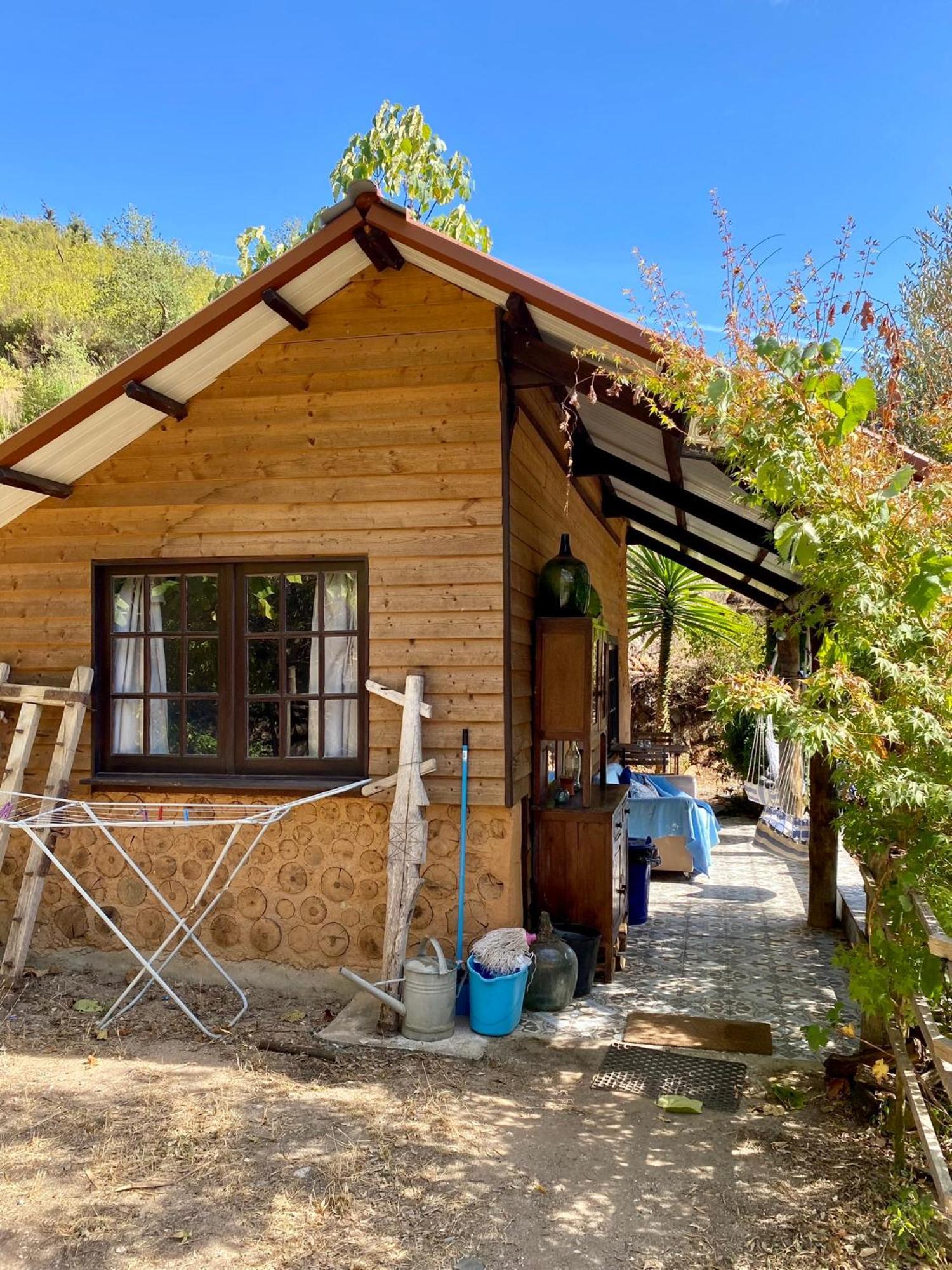 Unique Tiny House With Natural Building Techniques 피게이로 두스 비뉴스 외부 사진